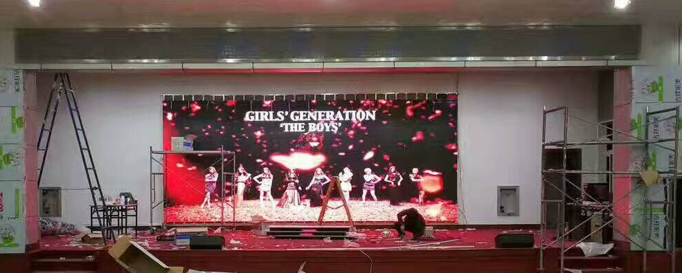 全彩室内P3显示屏制作现场